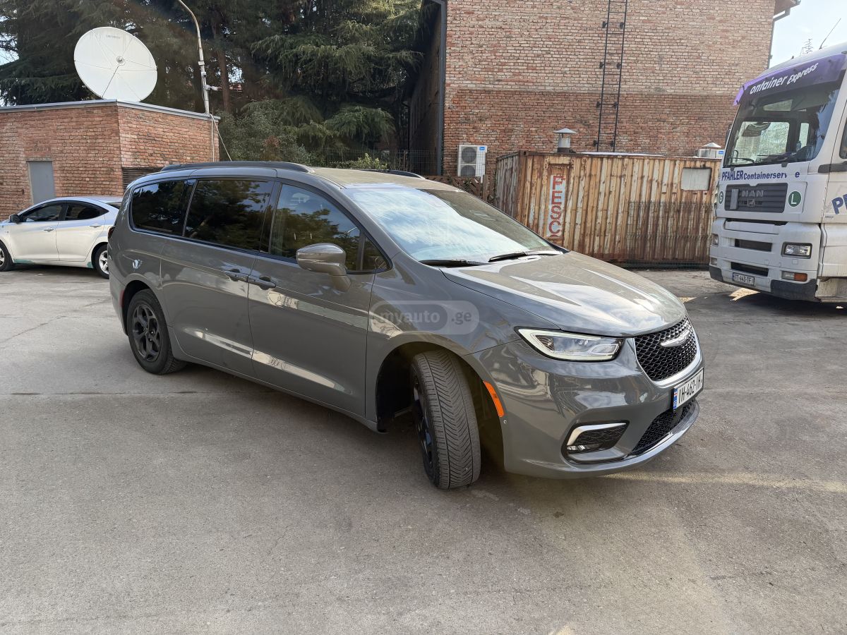 Chrysler Pacifica - фото 7