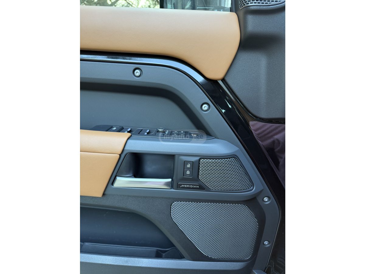 Land Rover Defender 110 2022 — миниатюра 15