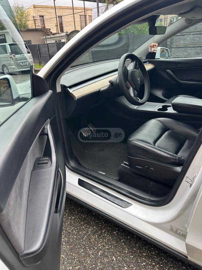 Tesla Model Y - фото 6