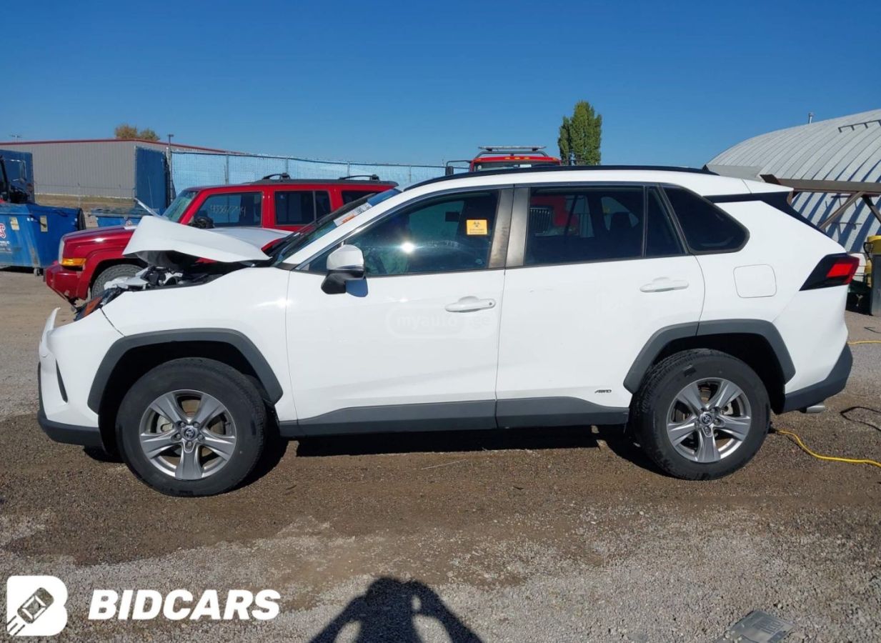 Toyota RAV 4 - фото 1