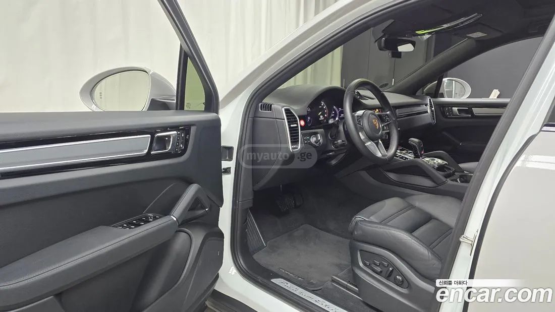 Porsche Cayenne 2023 — миниатюра 11