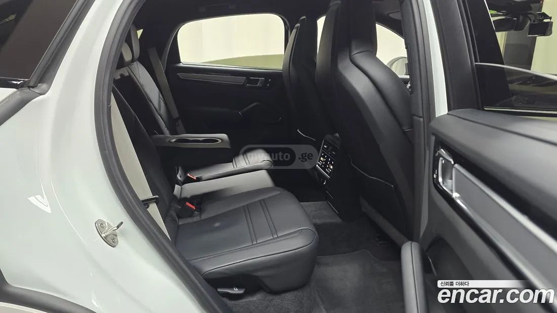 Porsche Cayenne 2023 — миниатюра 12