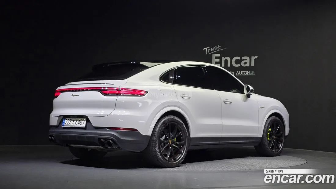 Porsche Cayenne 2023 — миниатюра 2