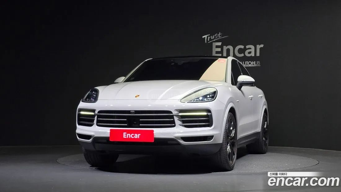 Porsche Cayenne 2023 — миниатюра 3