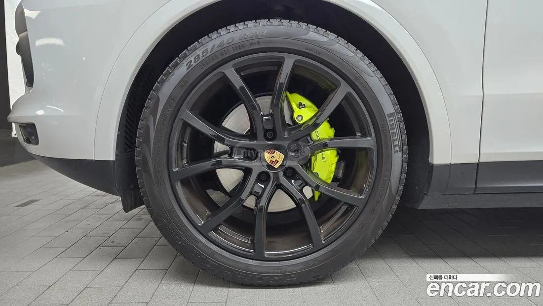 Porsche Cayenne 2023 — миниатюра 5