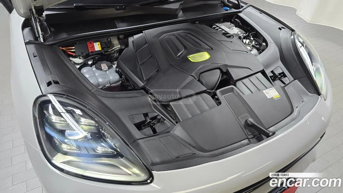 Porsche Cayenne 2023 — миниатюра 6