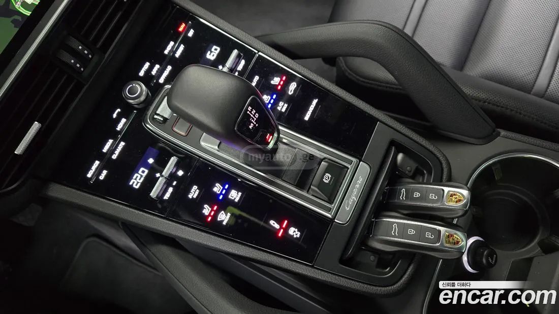 Porsche Cayenne 2023 — миниатюра 9