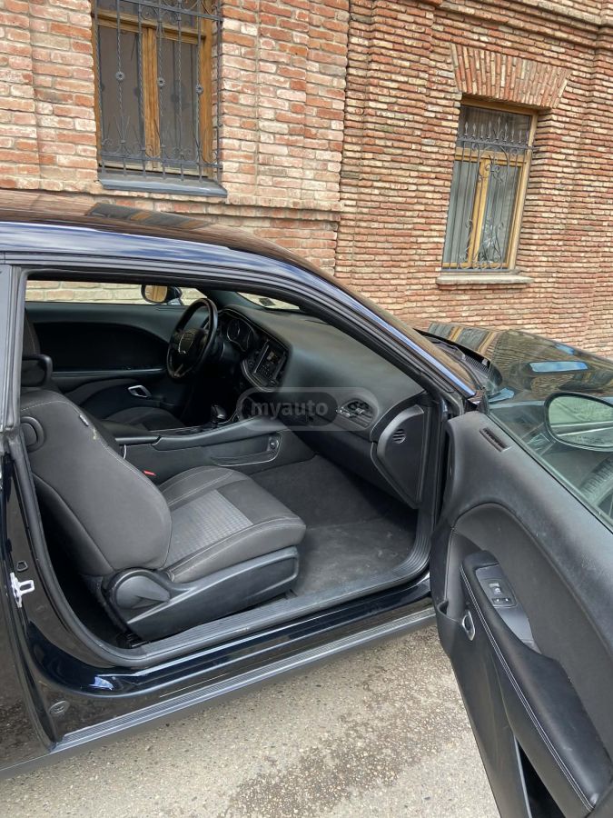 Dodge Challenger - фото 8