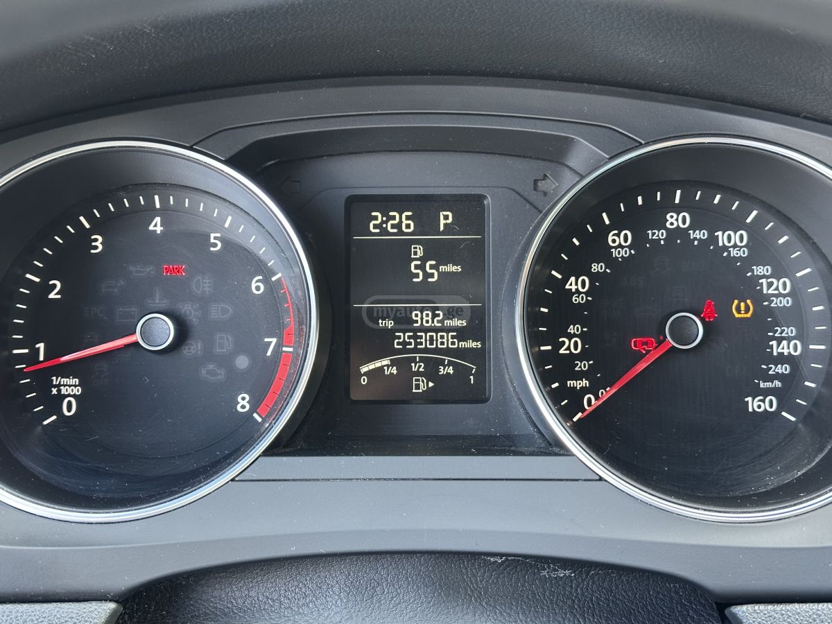 Volkswagen Jetta - фото 12