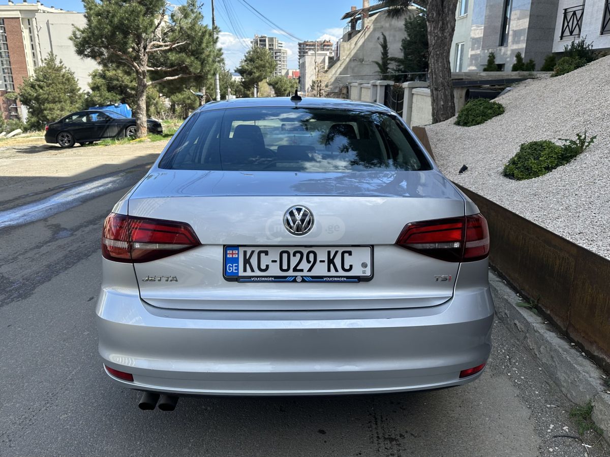 Volkswagen Jetta - фото 4