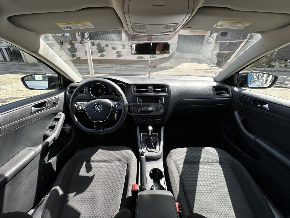 Volkswagen Jetta - фото 6