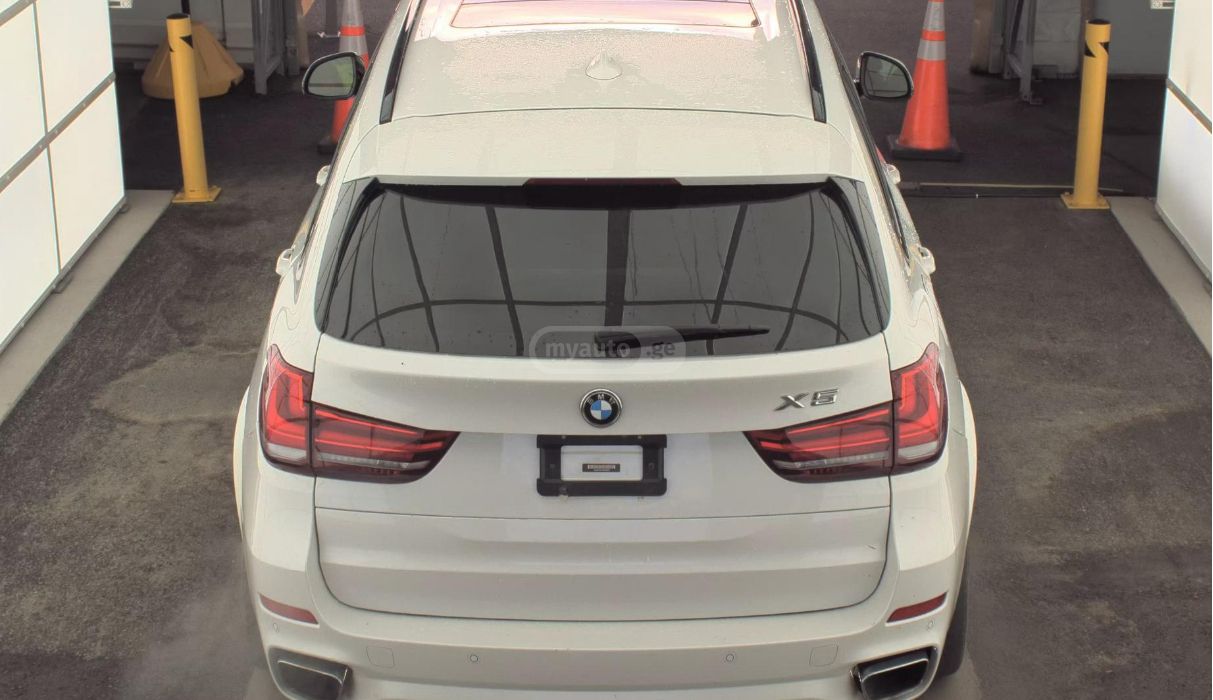 BMW X5 - фото 6