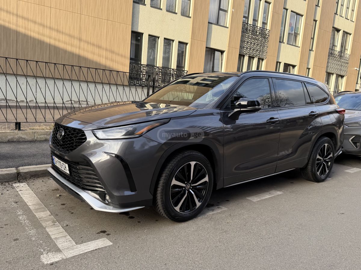 Toyota Highlander - фото 1