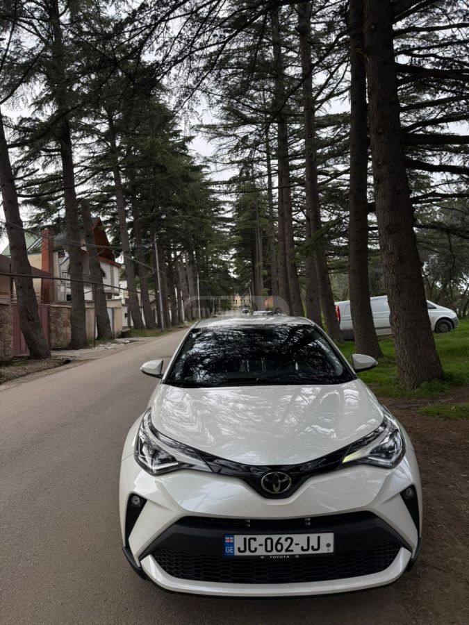 Toyota CHR - фото 1
