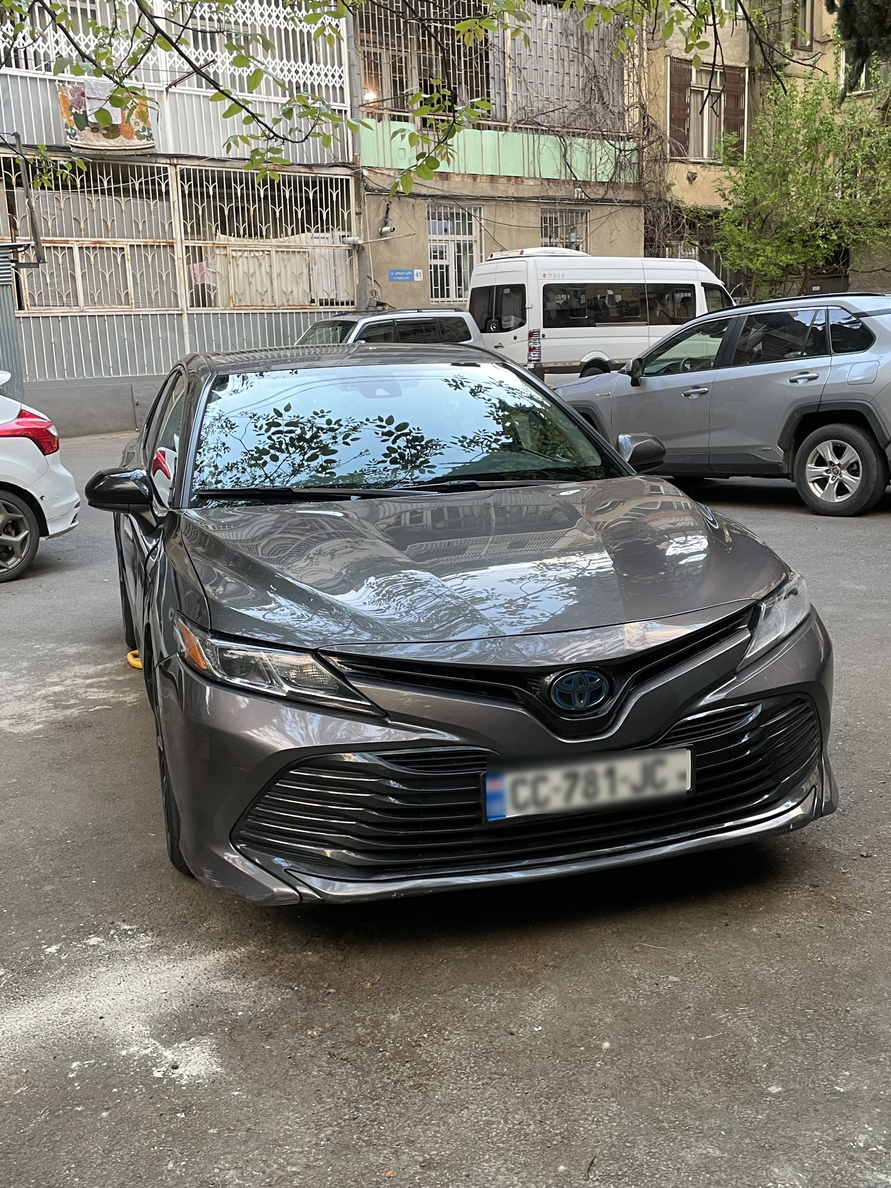 Toyota Camry - фото 1