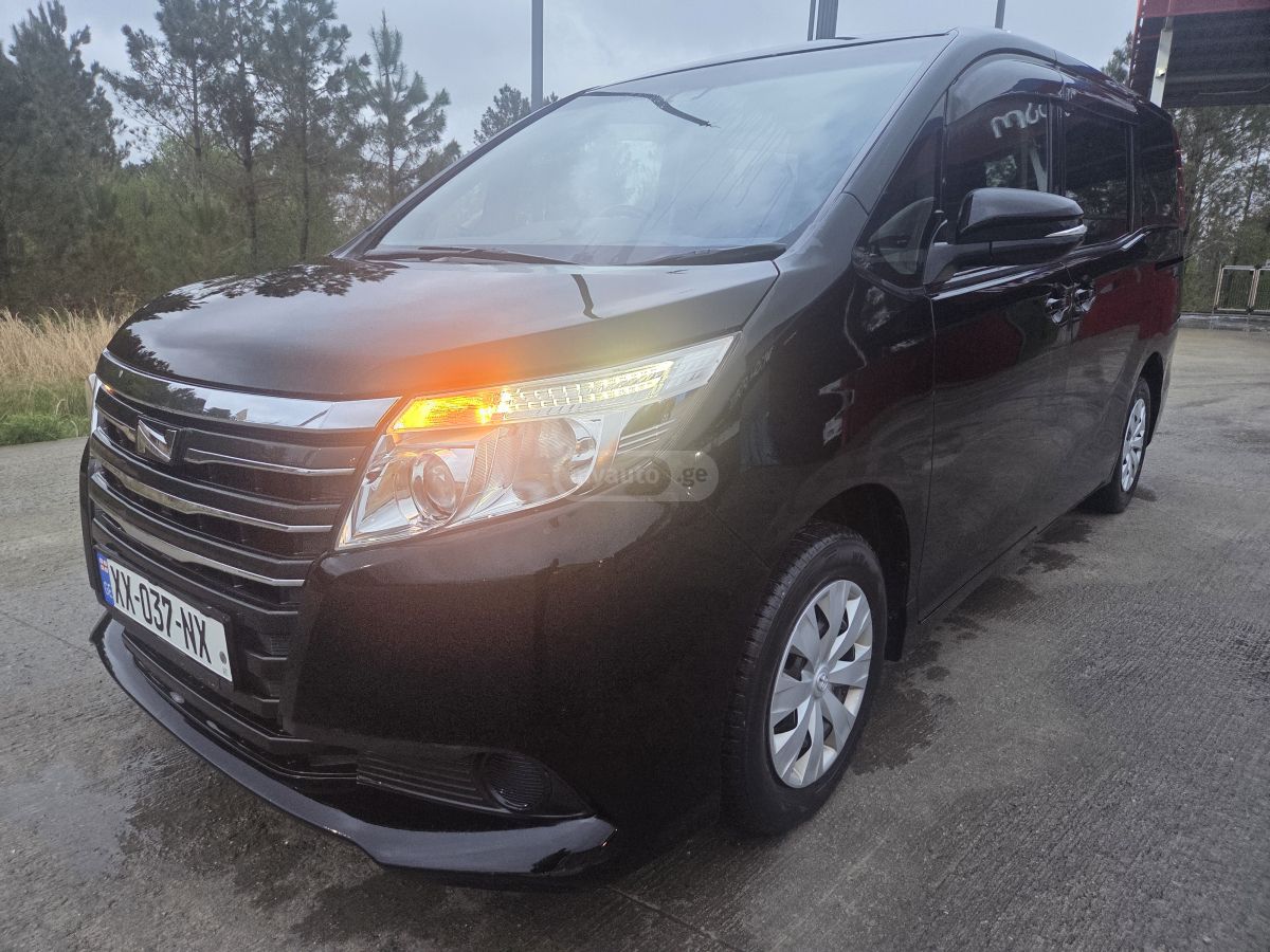 Toyota Noah - фото 4