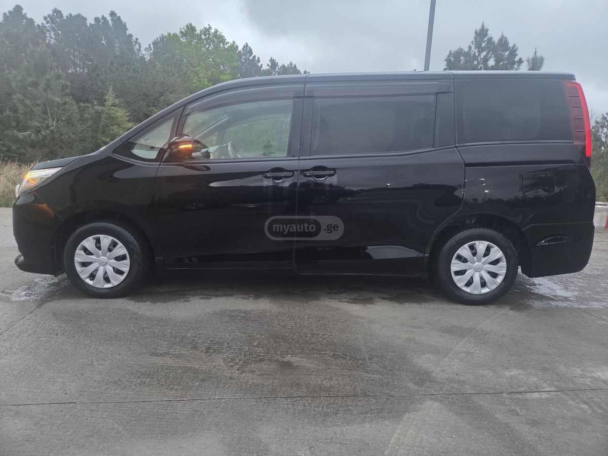 Toyota Noah - фото 5