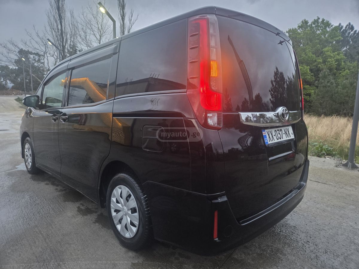 Toyota Noah - фото 6