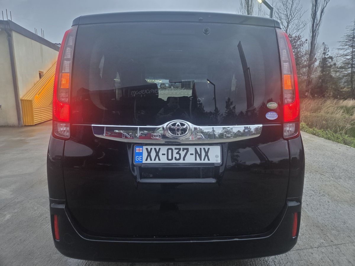 Toyota Noah - фото 7