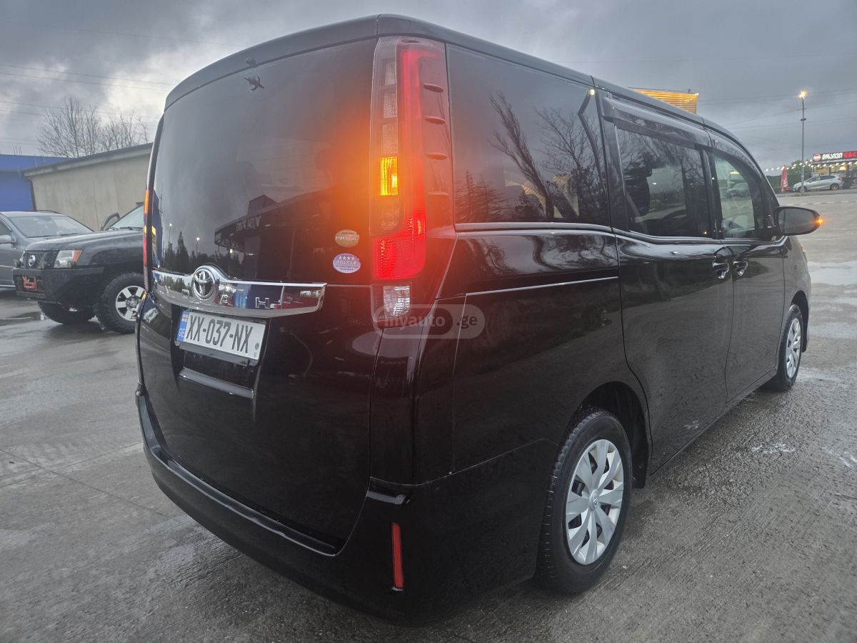 Toyota Noah - фото 8