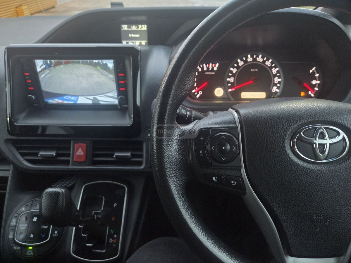 Toyota Noah - фото 9