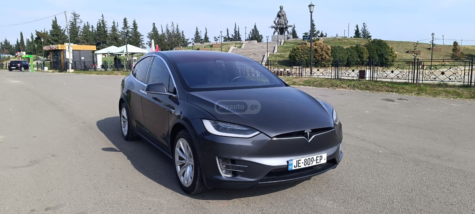 Tesla Model X - фото 1