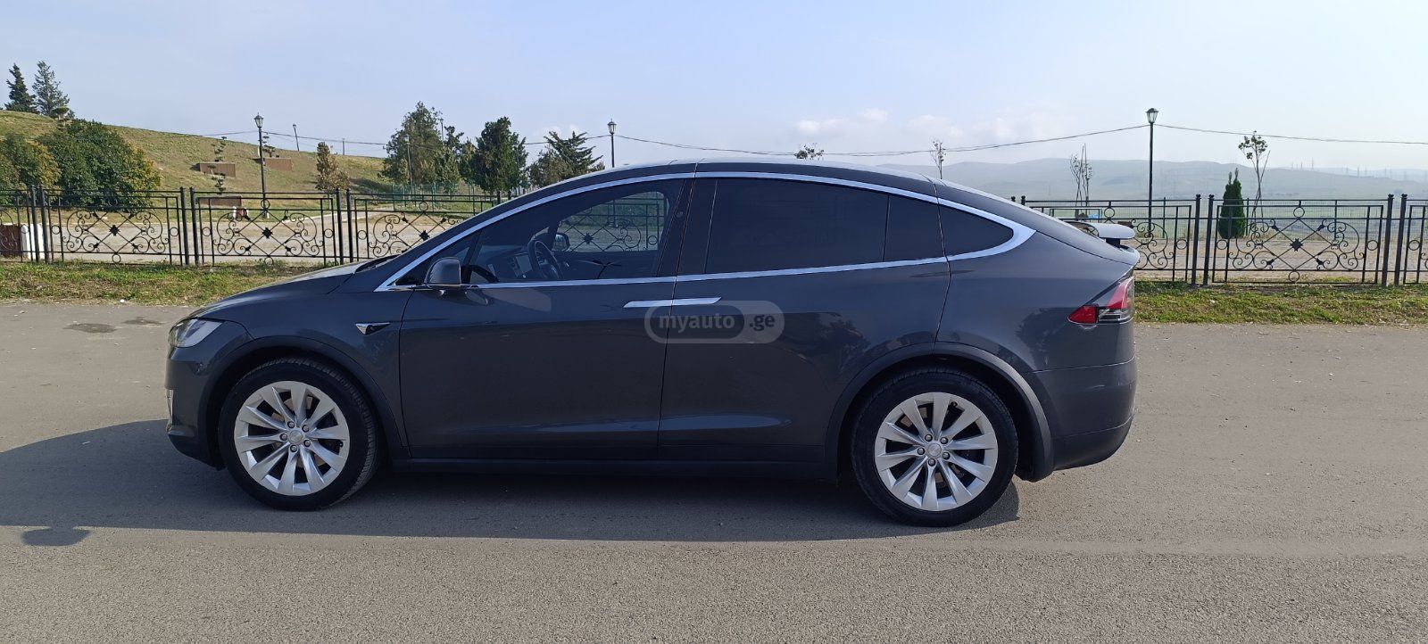 Tesla Model X - фото 10