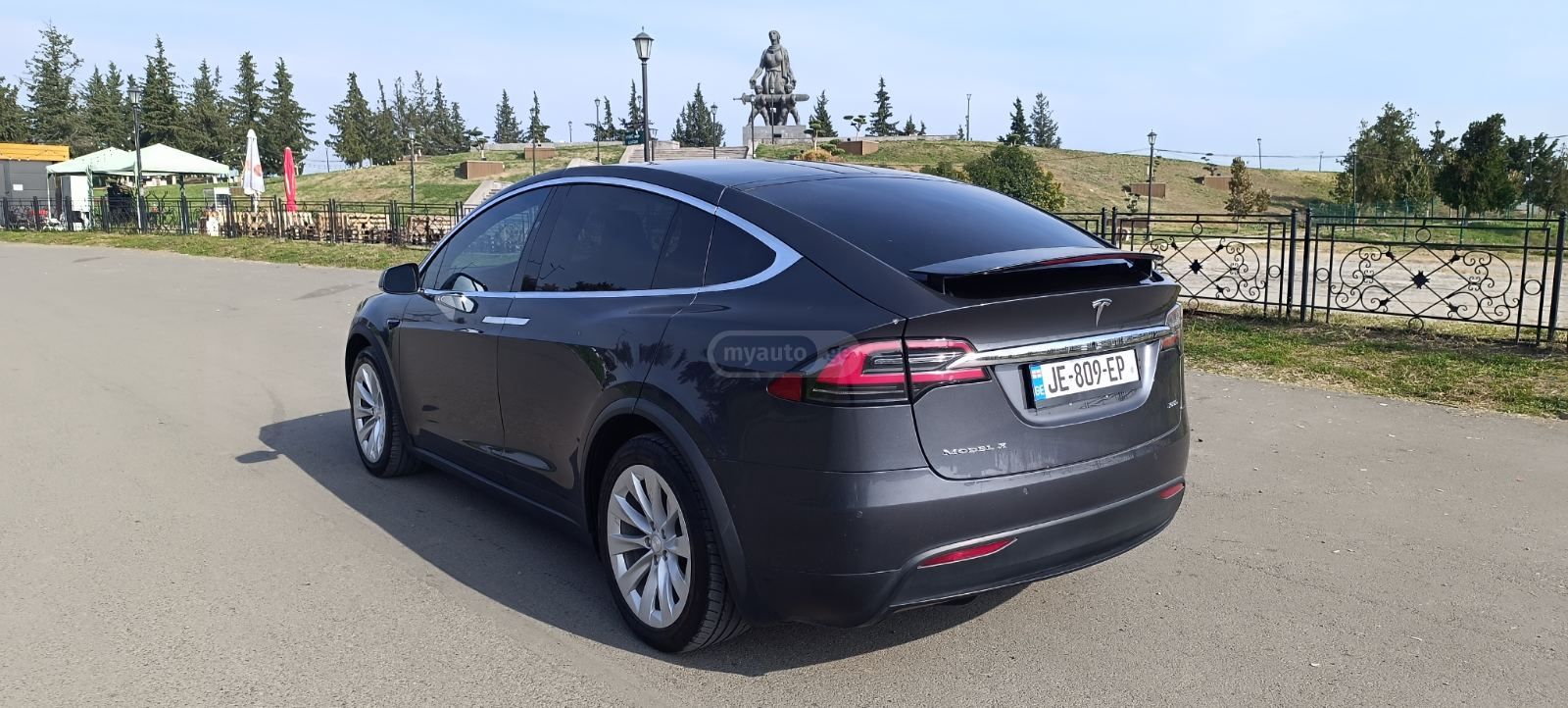 Tesla Model X - фото 11