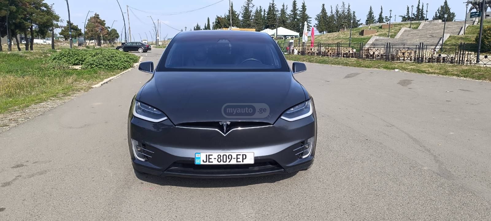 Tesla Model X - фото 12