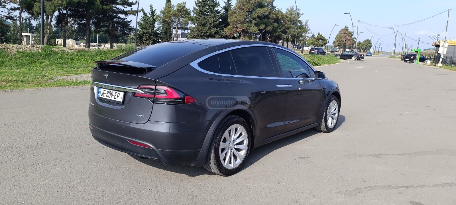 Tesla Model X - фото 13