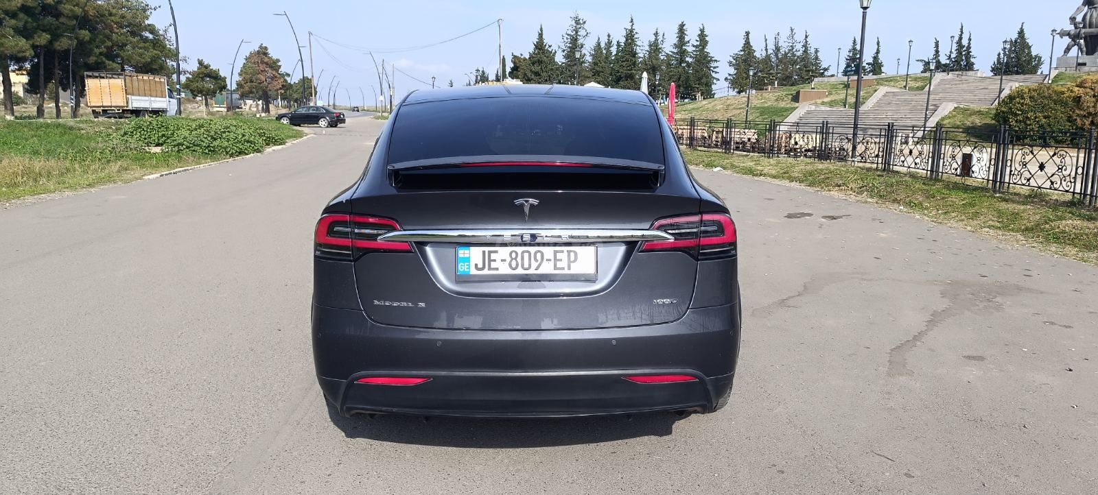 Tesla Model X - фото 7