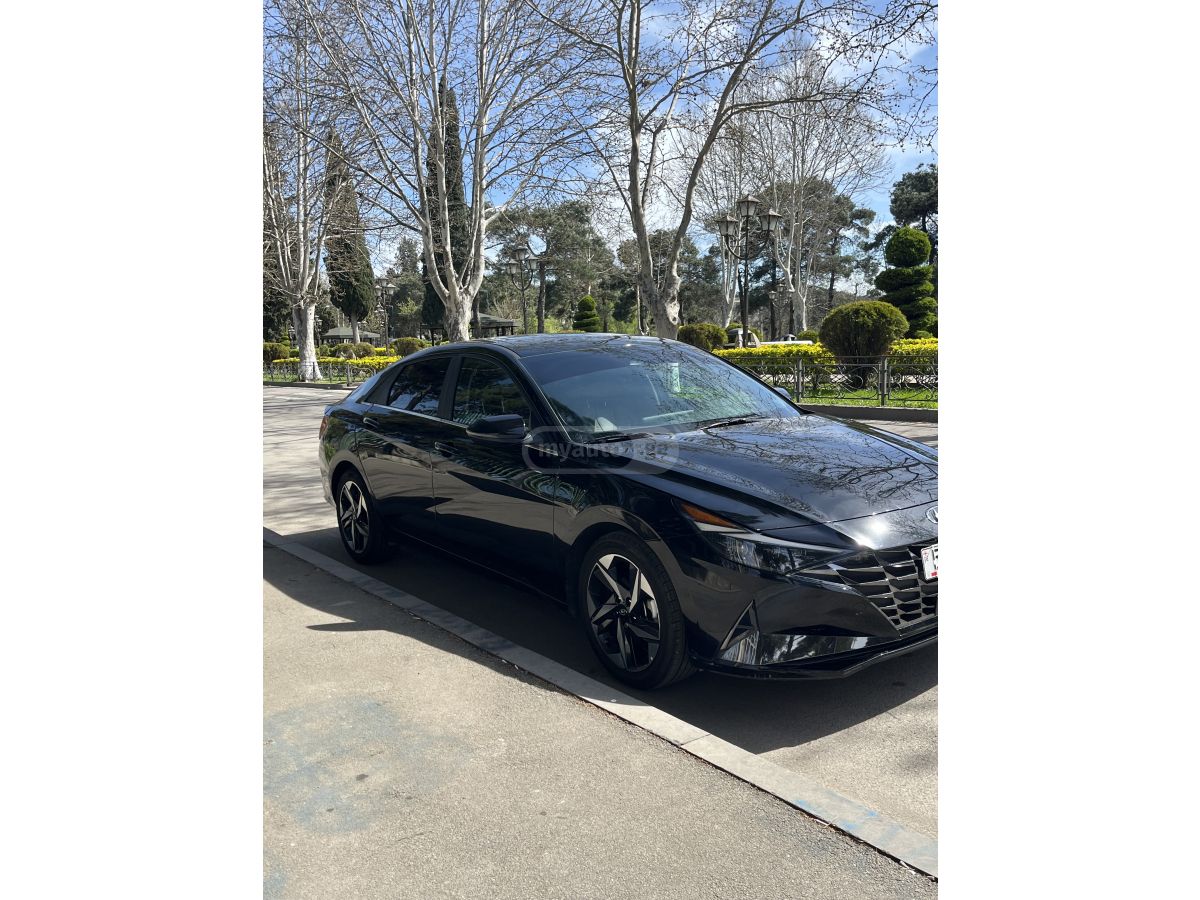 Hyundai Elantra - фото 1