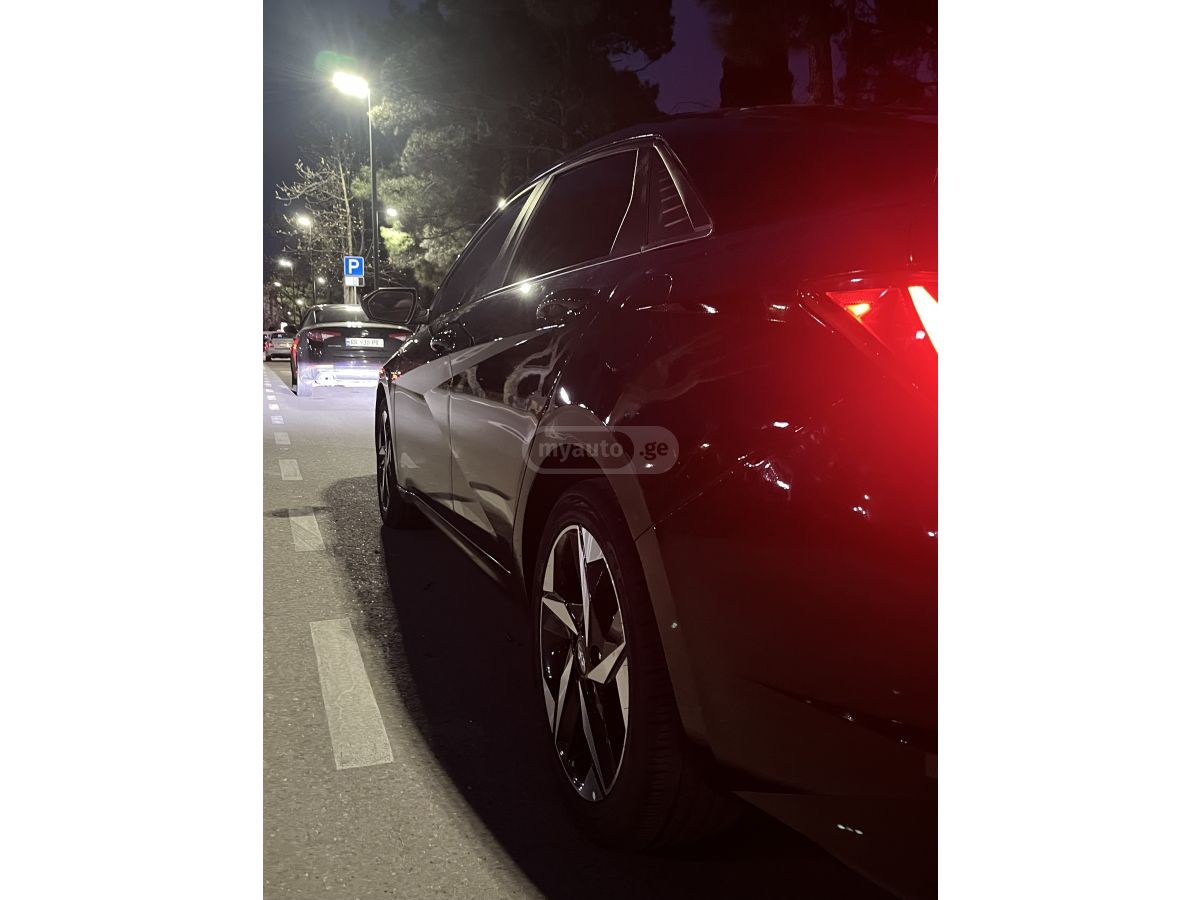 Hyundai Elantra - фото 12