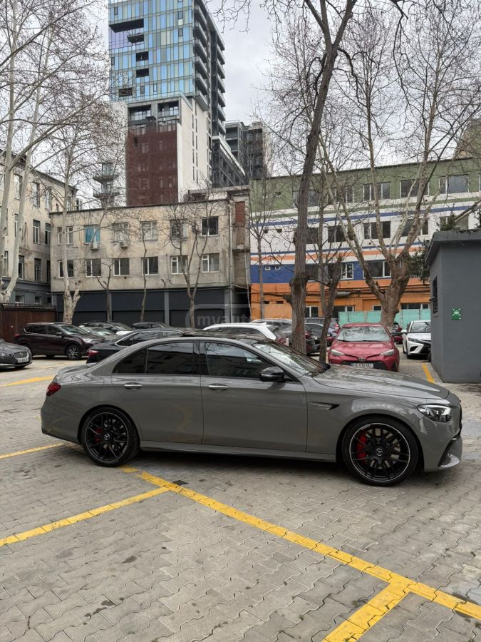 Mercedes-Benz E 63S AMG — миниатюра 9