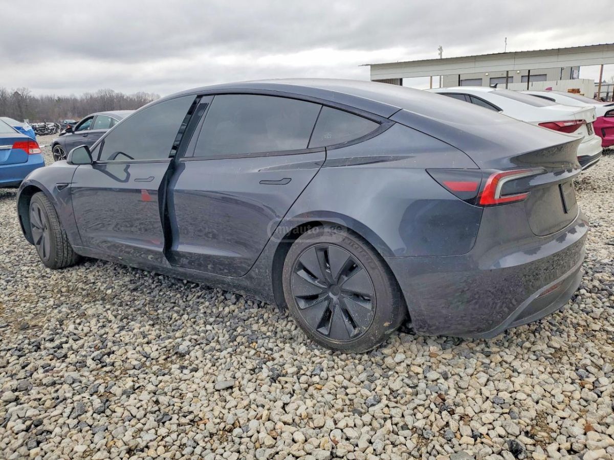 Tesla Model 3 - фото 2