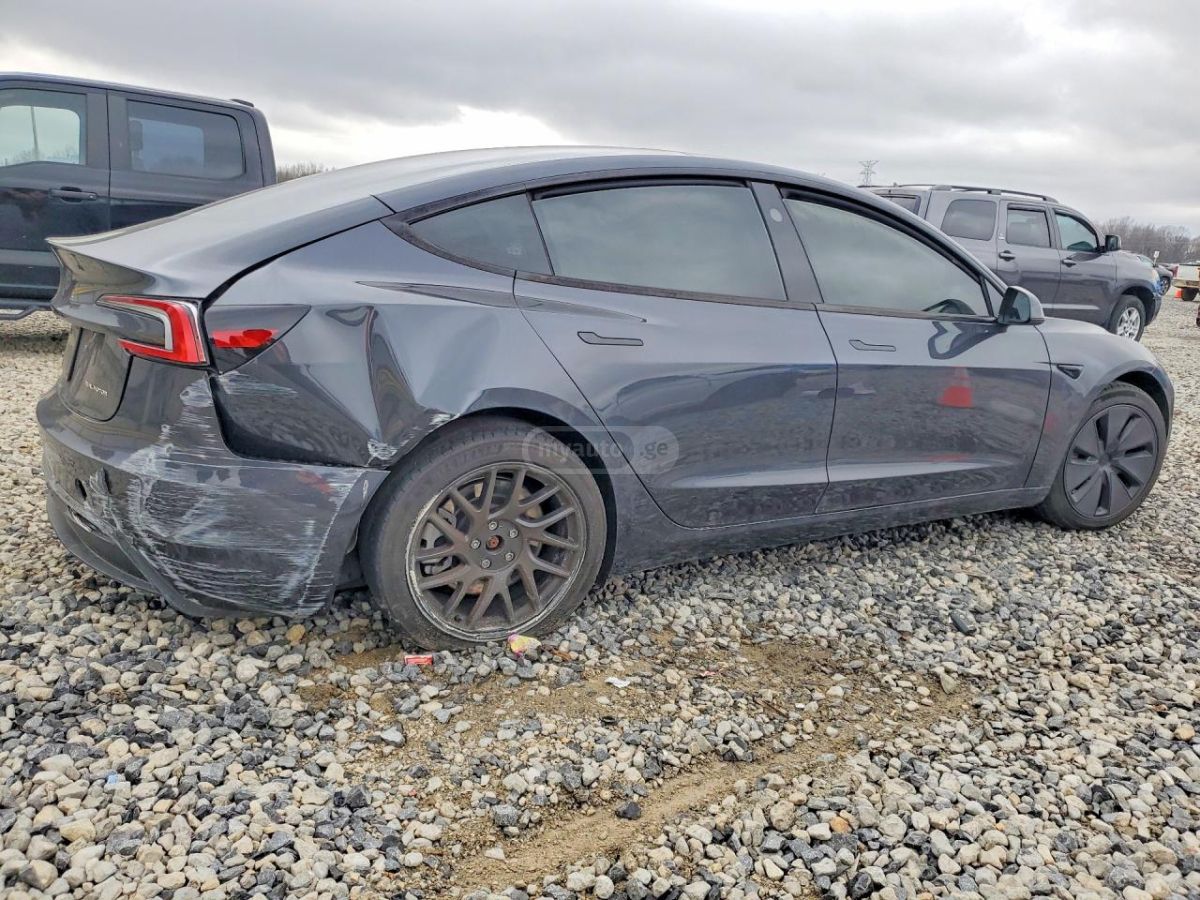 Tesla Model 3 - фото 3