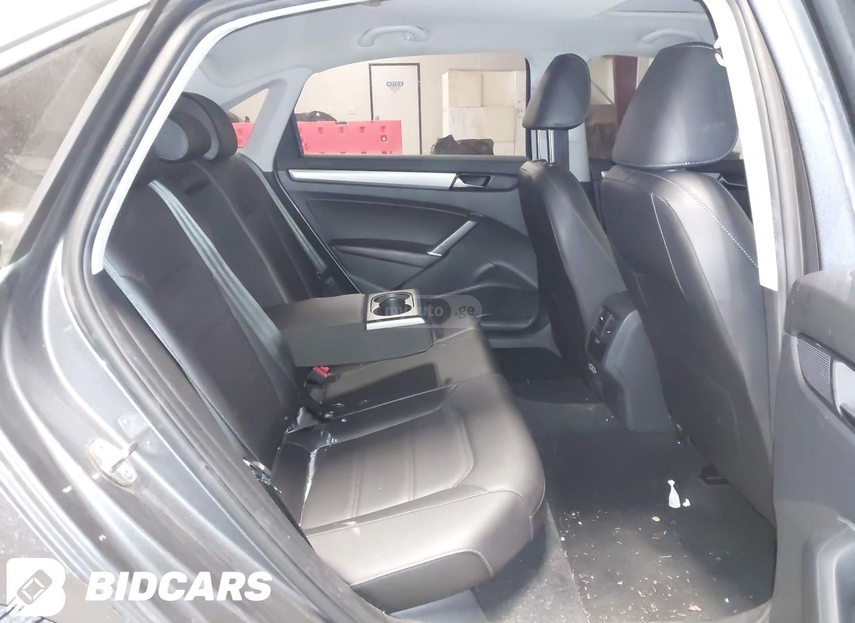 Volkswagen Passat - фото 6