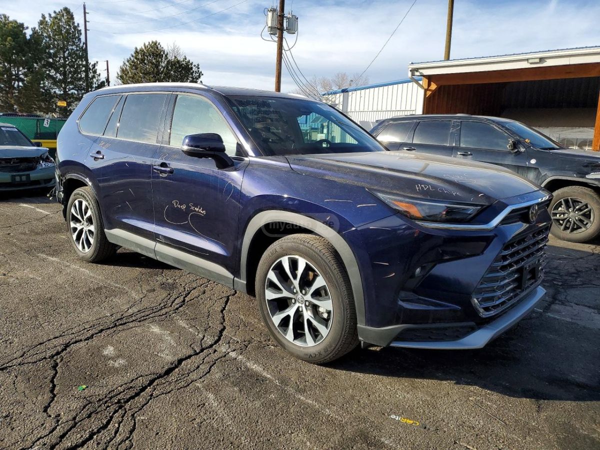 Toyota Grand Highlander - фото 1