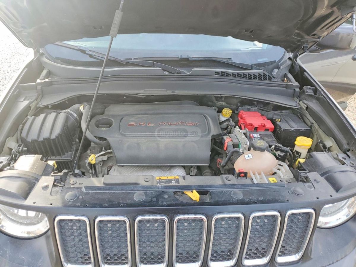 Jeep Renegade - фото 10