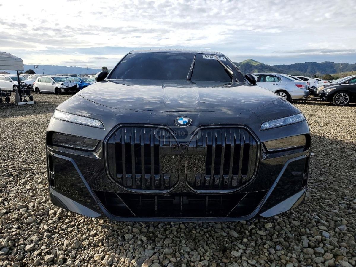BMW 760 2025 — миниатюра 1