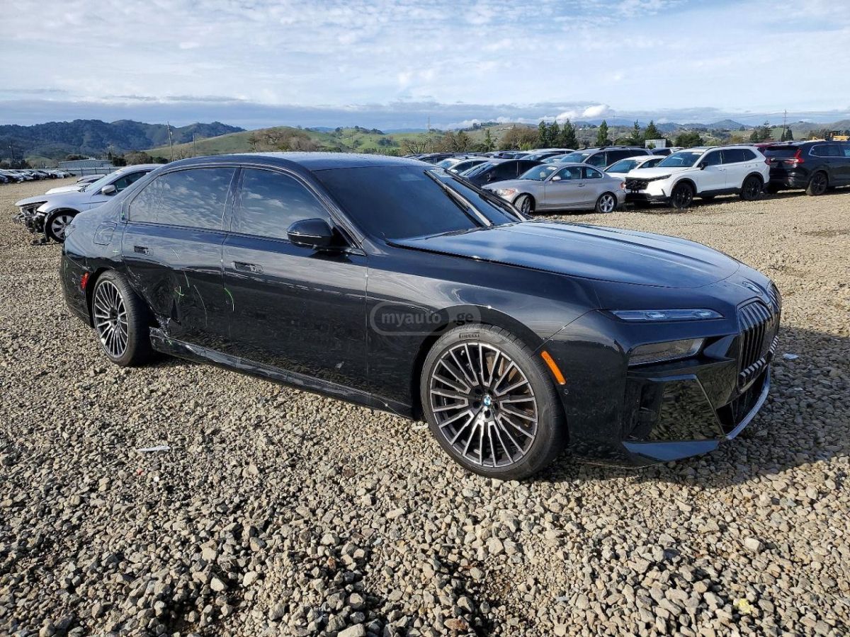 BMW 760 2025 — миниатюра 3