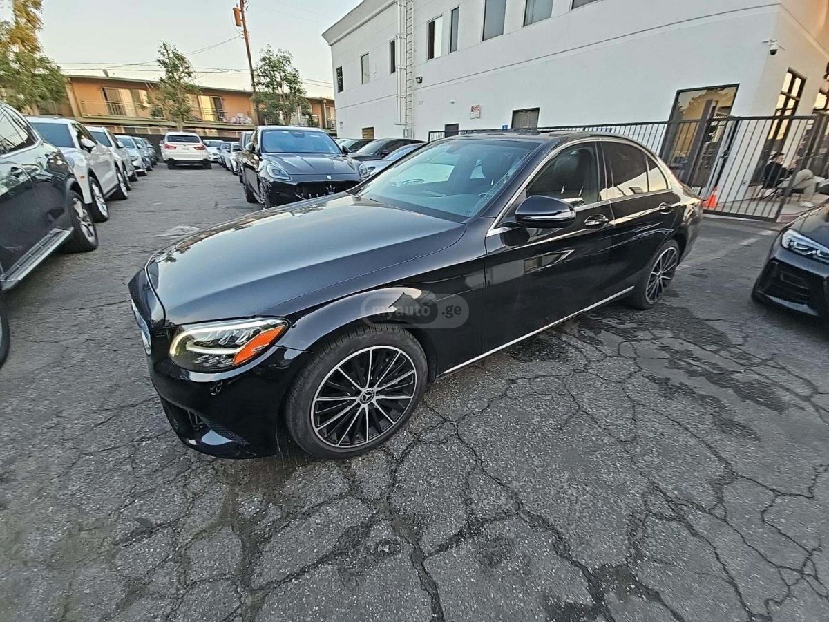 Mercedes-Benz C 300 - фото 1