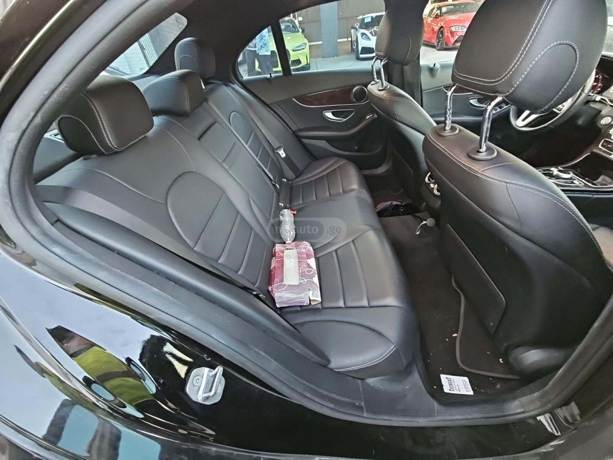 Mercedes-Benz C 300 - фото 10