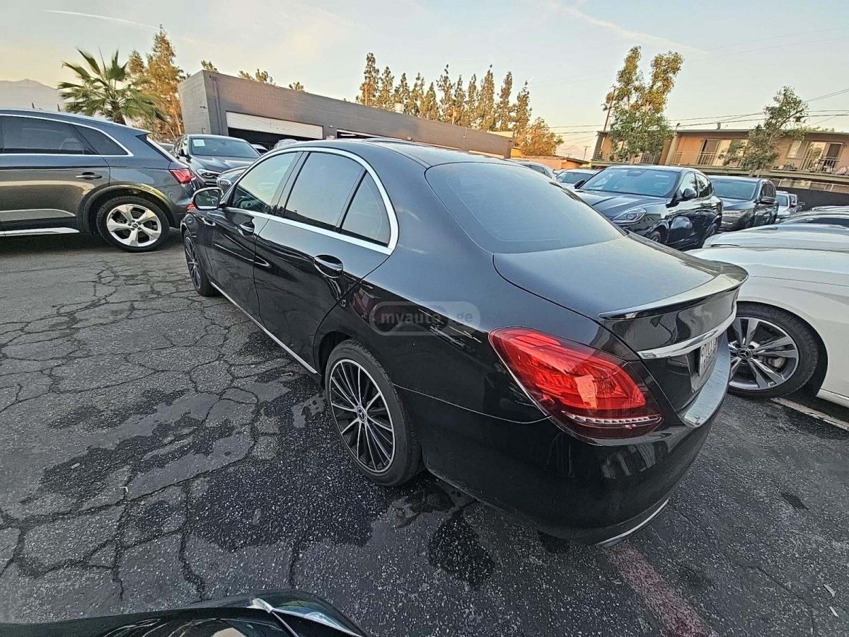 Mercedes-Benz C 300 - фото 2