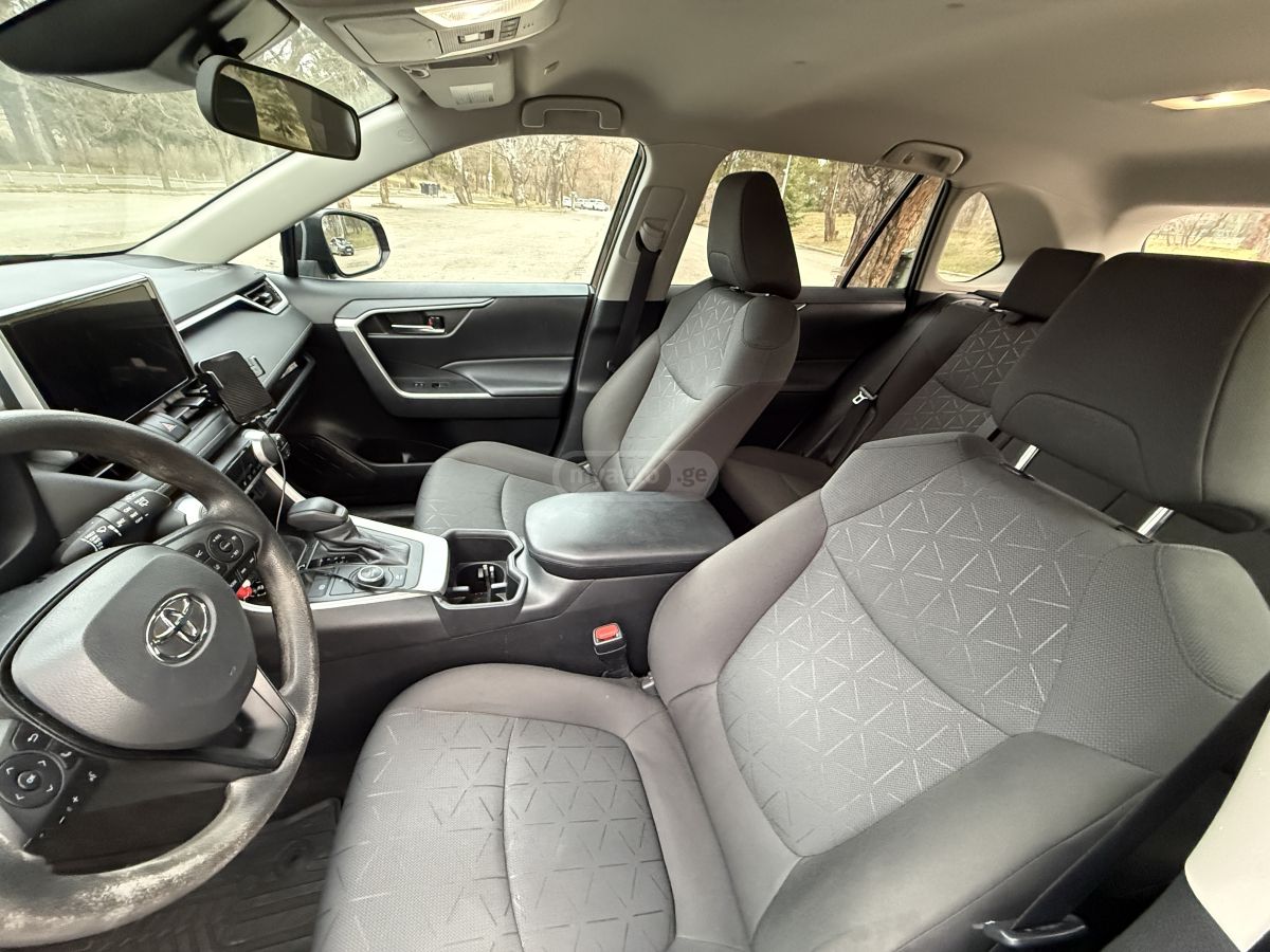 Toyota RAV 4 - фото 10