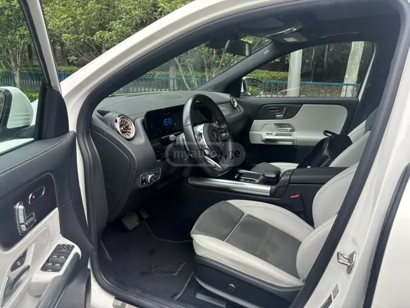 Mercedes-Benz EQA 300 2022 — миниатюра 9