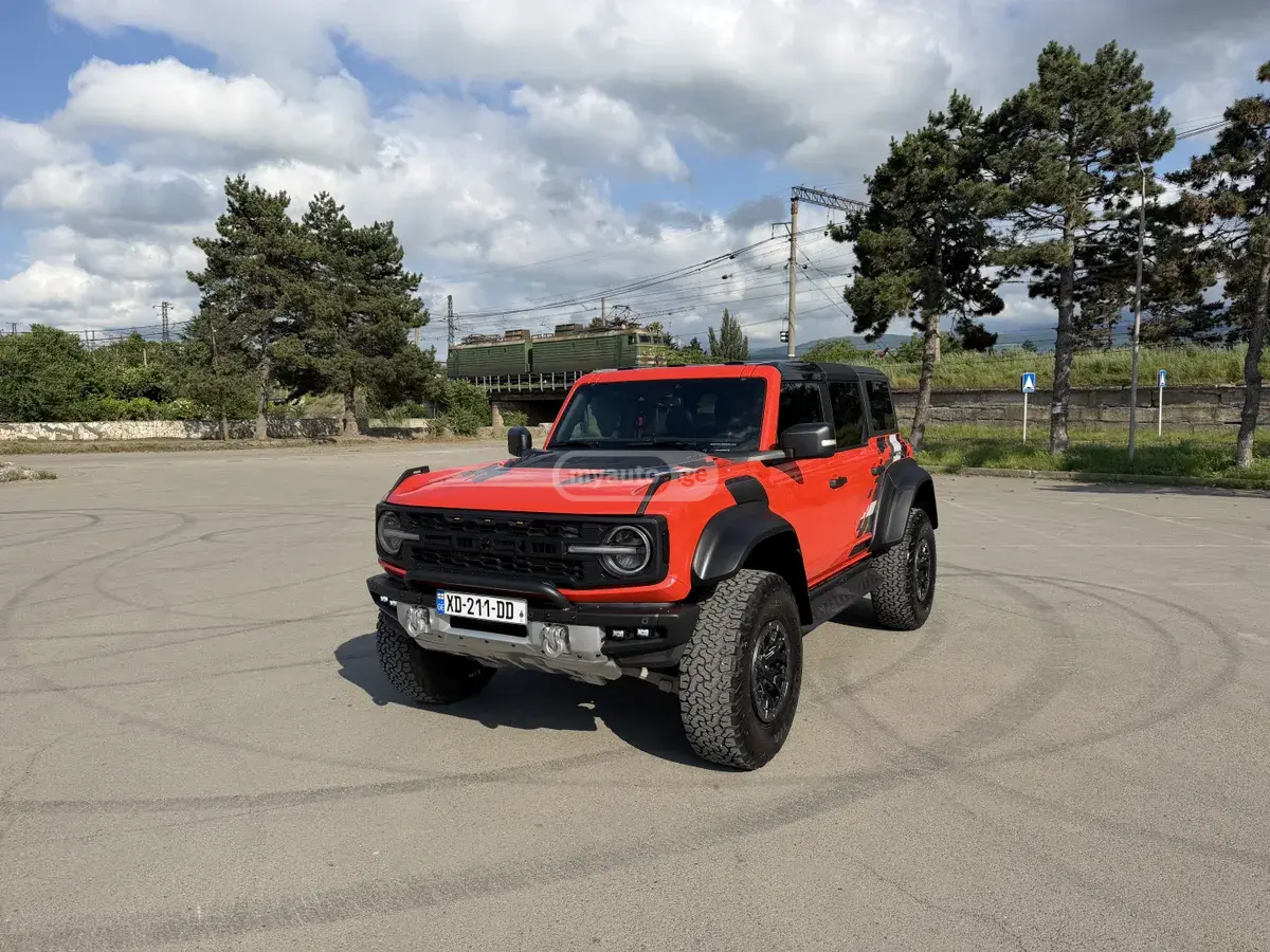 نمای دیگر Ford Raptor 4dr 4x4 Automatic 2023