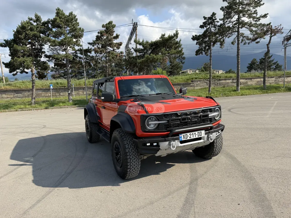 نمای دیگر Ford Raptor 4dr 4x4 Automatic 2023
