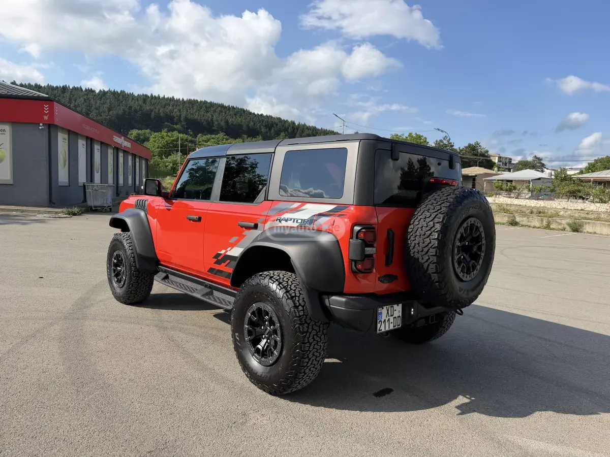 نمای دیگر Ford Raptor 4dr 4x4 Automatic 2023