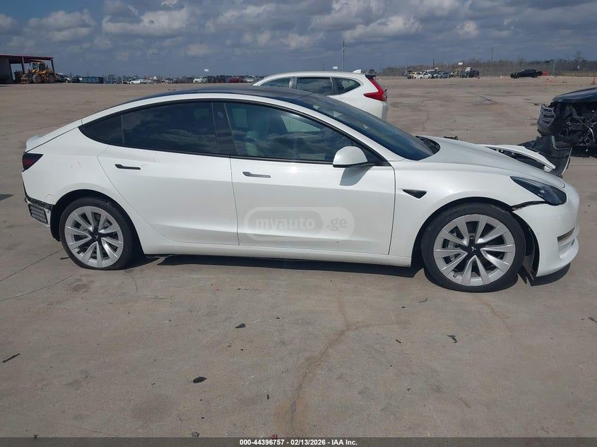 Tesla Model 3 - фото 13